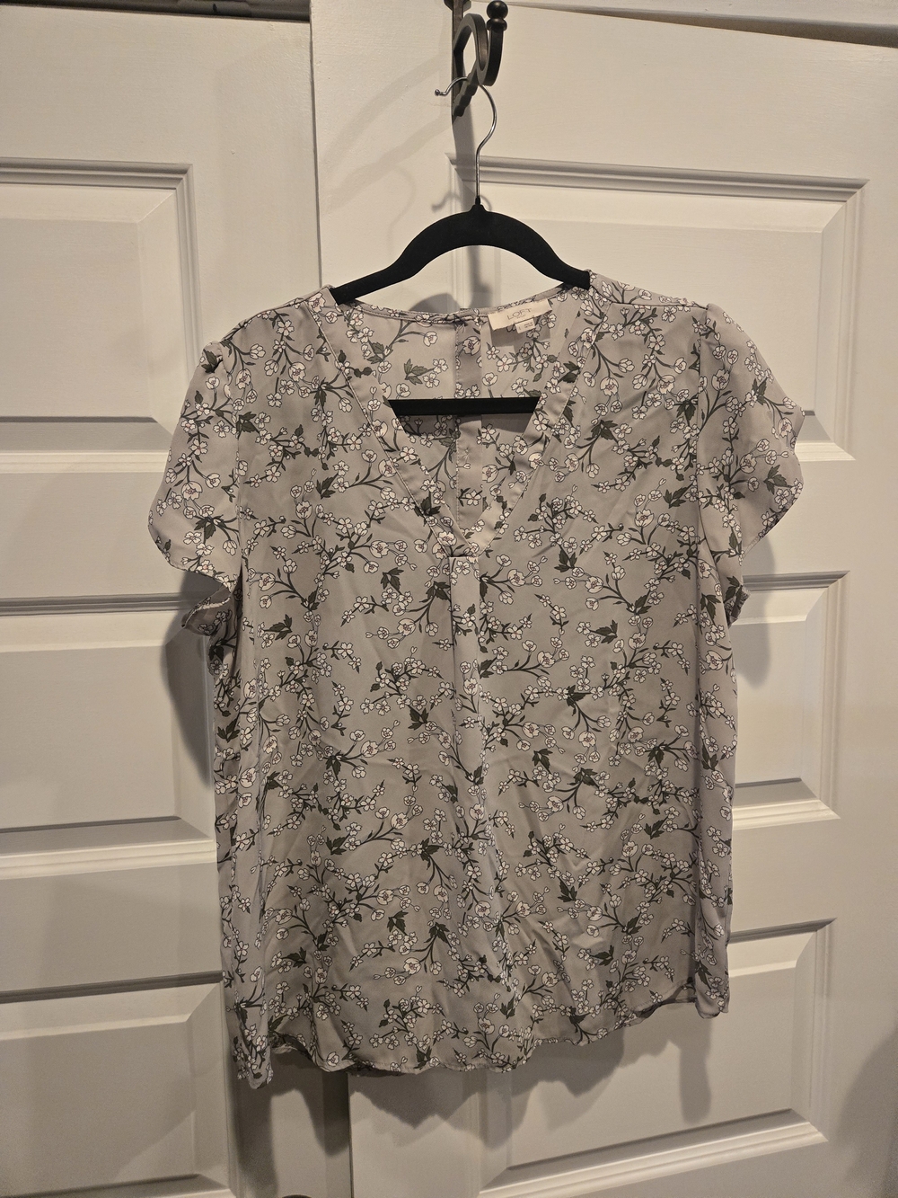 Light Gray Floral Short-Sleeve Blouse